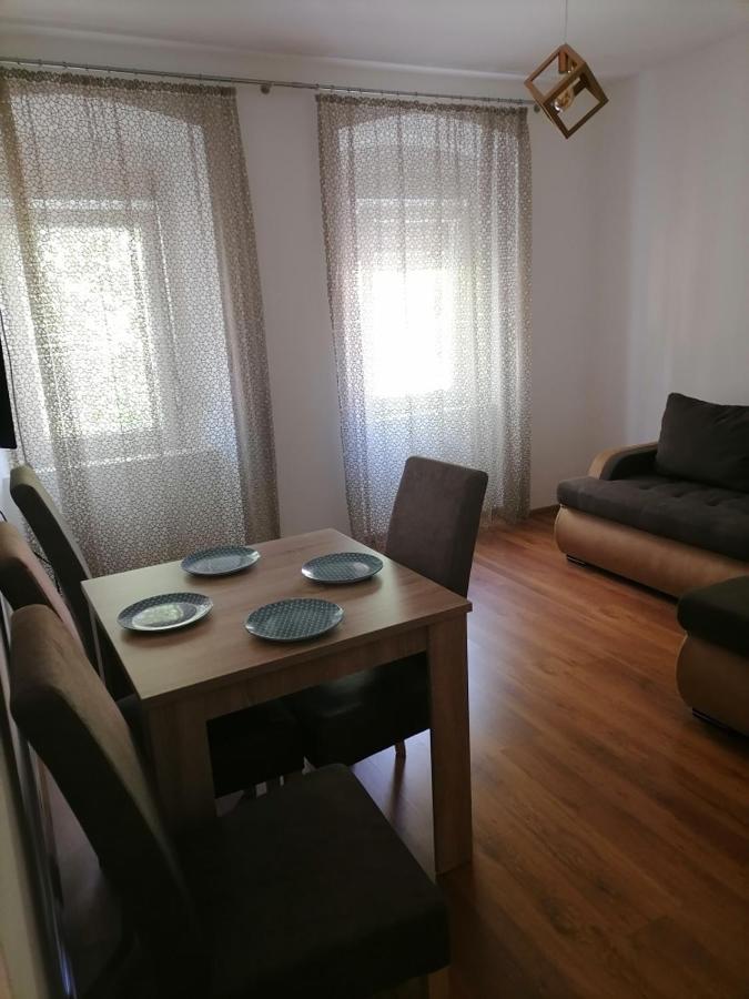 Apartment 15 *