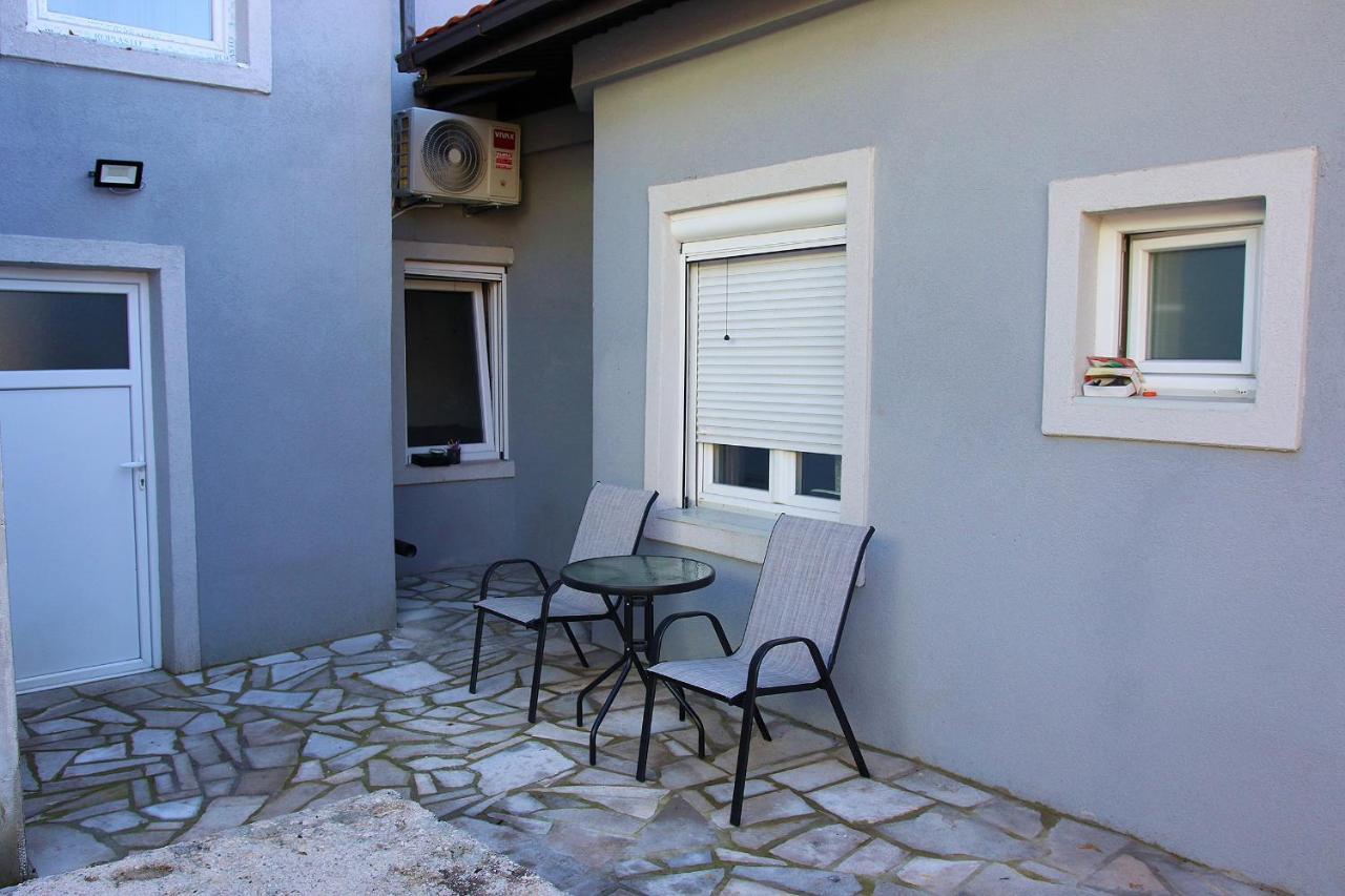 Apartment 15 *
