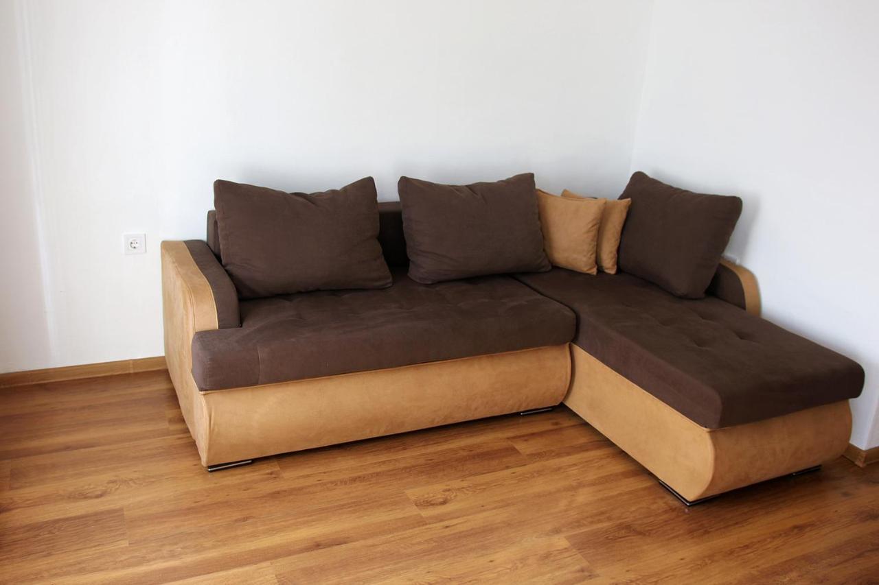 Apartment 15 *